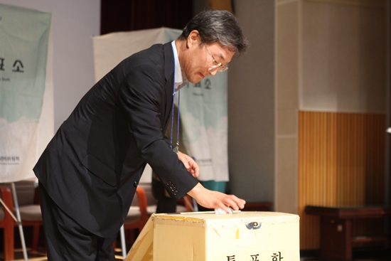 총장 재선거 진통