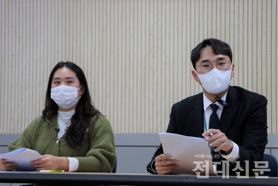 정윤중, 박혜민(왼쪽) 정·부후보 당선자의 2023 총학생회 선거 전 인터뷰 사진.
