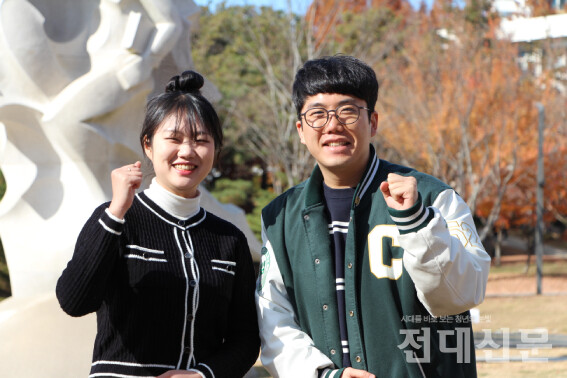 김승아(왼) 총학 부회장 당선자와 이홍규 총학 회장 당선자