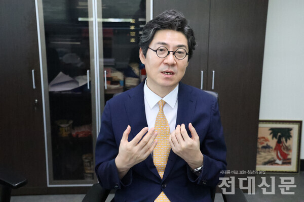 기호 2번 김재국 후보.