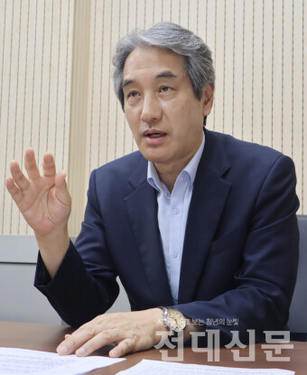 기호 4번 이근배 후보.