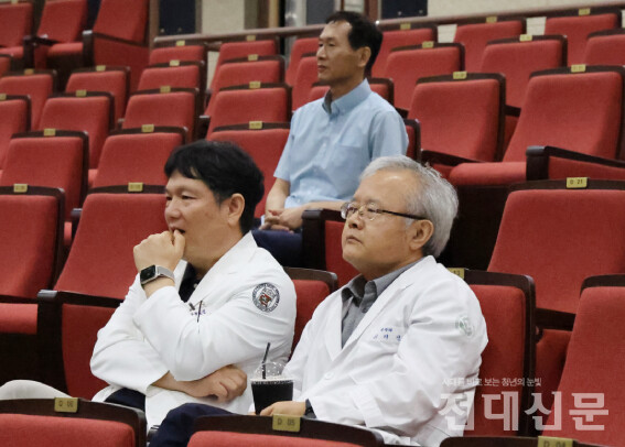 화순캠퍼스에서 근무하고 있는 신경외과 김인영 교수는 