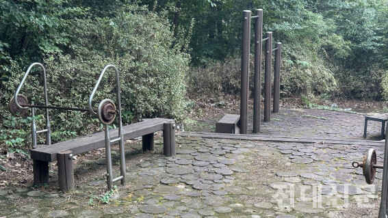 스포파크 내 운동기구 모습.