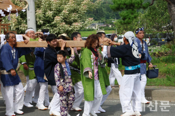 지난 7월 28일은 ‘마츠리(축제)’가 열리는 날이었다. 1년에 한 번 열리는 축제는 가와바마을의 풍작과 안녕을 기원한다.