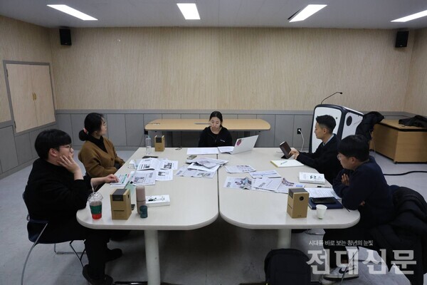 2024 〈전대신문〉을 평가하는 독자 평가 좌담이 지난 18일 제1학생마루 신문방송사 세미나실에서 열렸다. 