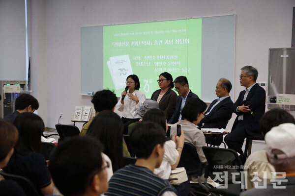 창간 70주년 맞은 〈전대신문〉 〈전대신문〉 창간 70주년 행사에서 〈전대신문 70년 역사〉 편찬위원회 위원들이 출간 기념 좌담회를 하고 있다.