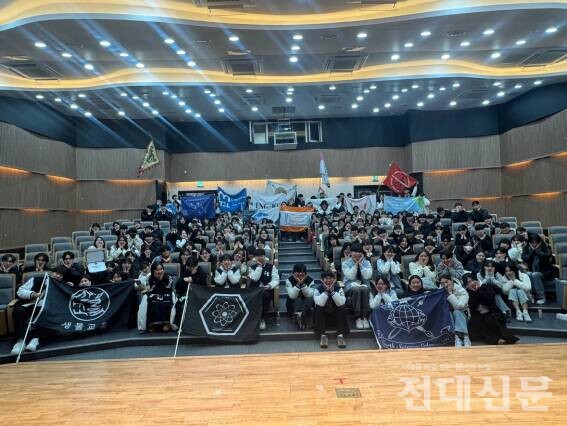 지난달 11일 코스모스홀에서 사범대 새터가 진행되고 있다. 사범대 비대위 제공.