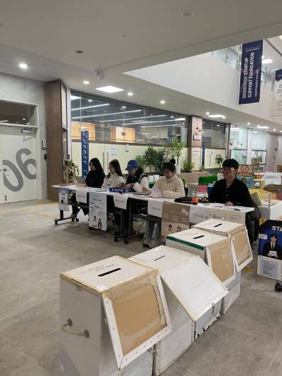 지난해 서울과기대 선거관리위원들이 인문사회대 학생회 선거를 준비하고 있다.  인문사회대 학생회 제공.