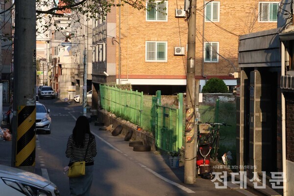 지난 10일 우리 대학 후문 원룸촌의 모습이다.