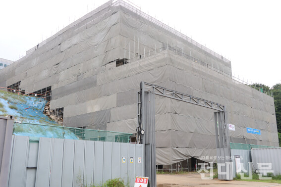 현재 공사 중인 학생성공홀.