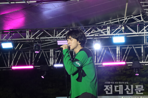 잔나비가 부르는 '작전명 청춘'.