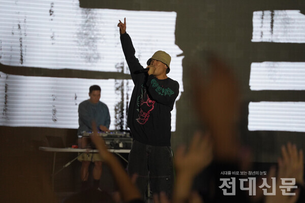 공연 중인 다이나믹 듀오의 개코.