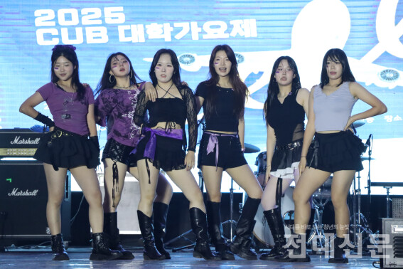 열정 넘치는 무대를 펼친 춤 동아리 뉴에라.