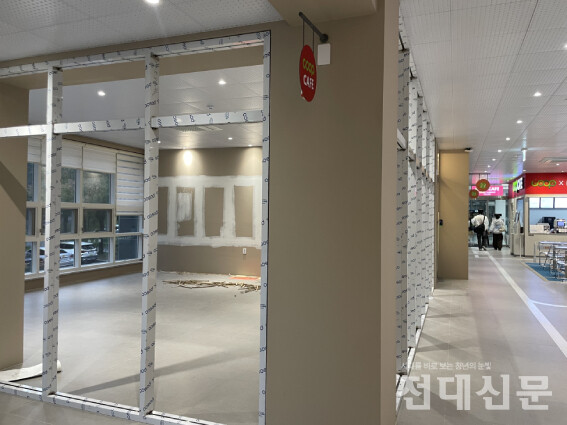 종합서비스센터 이전을 위해 평탄화 공사 중인 2생.