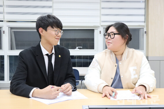 윤동규 정후보(왼)와 김경서 부후보.