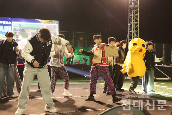 ‘청경 UP 축제’에서 학과별 주막 홍보 행사가 진행되고 있는 모습.