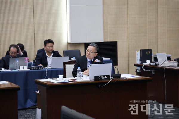 질의하는 김문수 더불어민주당 의원.