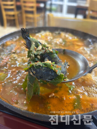 짱뚱어탕에서 건진 짱뚱어.